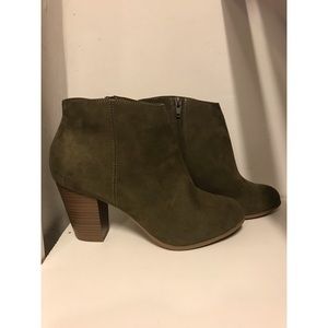 Old Navy Women’s Bootie • NWOT •
